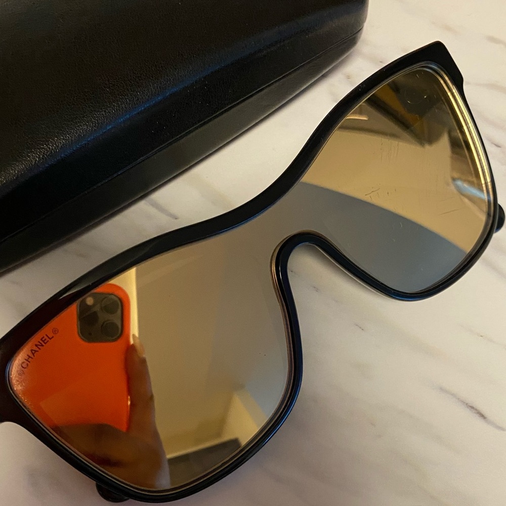 Authentic Chanel sunglasses worn 2 times